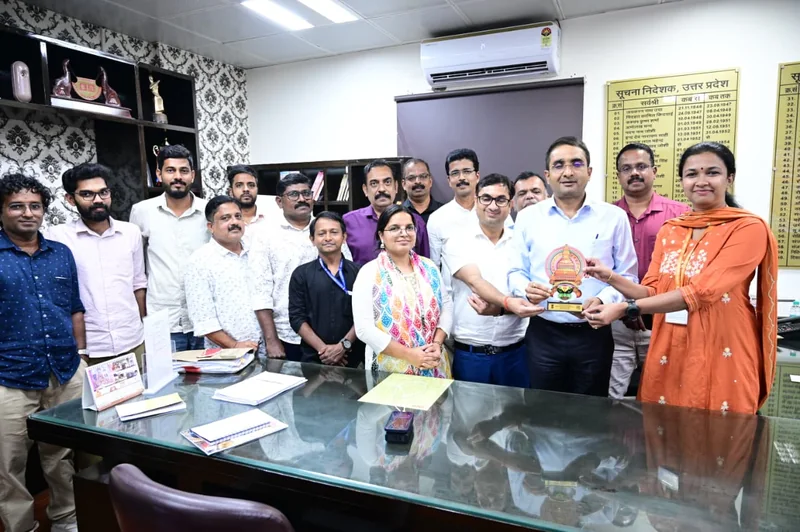 केरलम् के पत्रकारों ने डीआईपीआर निदेशक श्री विशाल सिंह से की मुलाकात, उत्तर प्रदेश की विकास पहलों की ली…